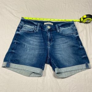 mavi pixie short